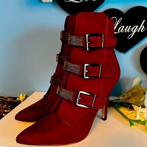Venus brand burgundy, booty size 7 1/2 with a 4 inch heel side zip closure.